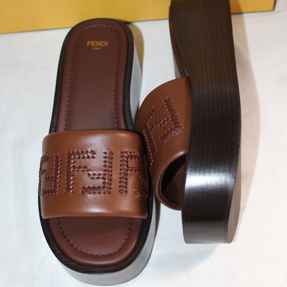 NWB FENDI Slide Ghianda Logo Embroidered Platform Sandals Brown Leather